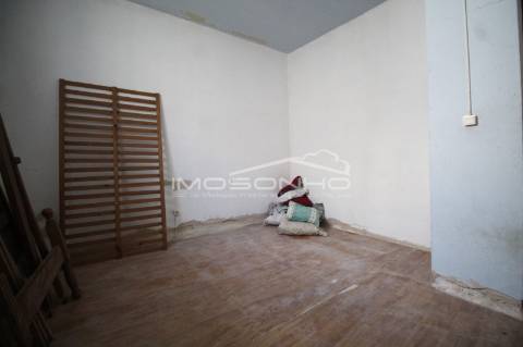 Moradia T2 com anexos