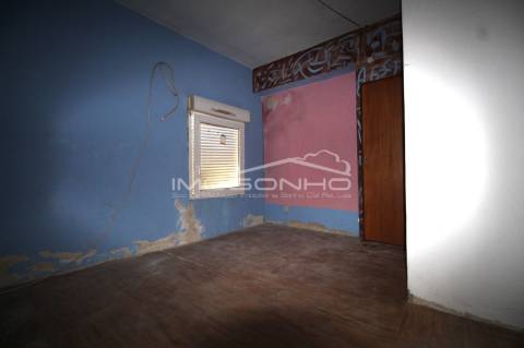 Moradia T2 com anexos