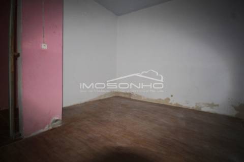 Moradia T2 com anexos