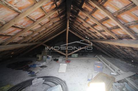 Moradia T2 com anexos