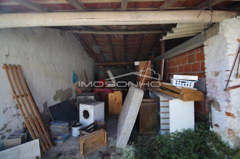 Moradia T2 com anexos