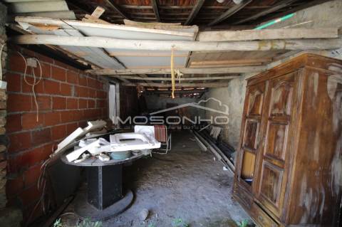 Moradia T2 com anexos