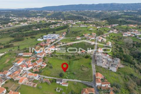 Terreno com 4107m2, Casa em ruínas e Anexos