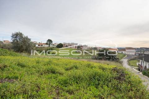 Terreno com 4107m2, Casa em ruínas e Anexos