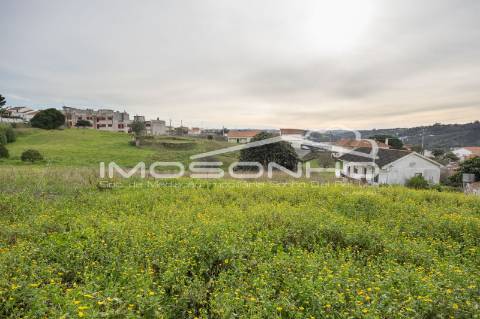 Terreno com 4107m2, Casa em ruínas e Anexos