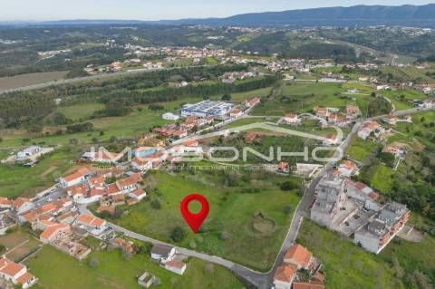 Terreno com 4107m2, Casa em ruínas e Anexos