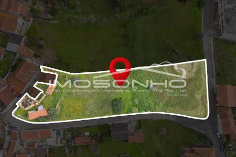 Terreno com 4107m2, Casa em ruínas e Anexos