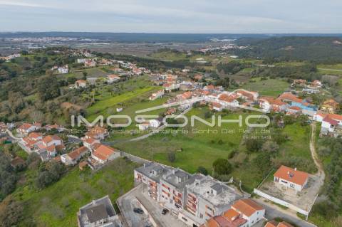 Terreno com 4107m2, Casa em ruínas e Anexos
