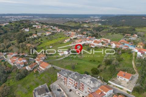 Terreno com 4107m2, Casa em ruínas e Anexos