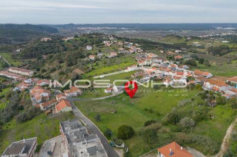 Terreno com 4107m2, Casa em ruínas e Anexos