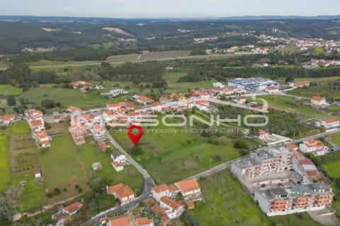 Terreno com 4107m2, Casa em ruínas e Anexos