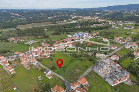 Terreno com 4107m2, Casa em ruínas e Anexos