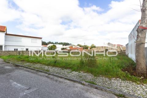 Lote de terreno a poucos minutos do centro da Marinha Grande