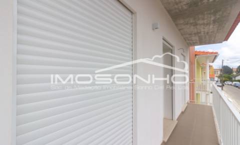 Moradia V4 com acabamentos modernos, garagem dupla e pátio