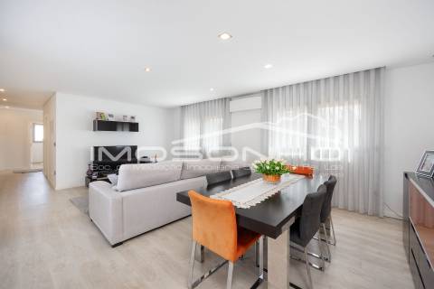 Moradia T4 Individual com Piscina