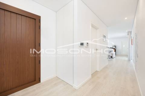 Moradia T4 Individual com Piscina