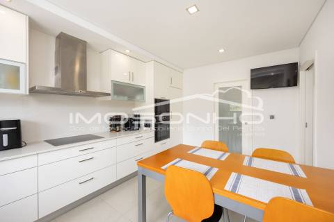 Moradia T4 Individual com Piscina