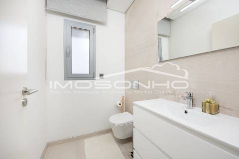 Moradia T4 Individual com Piscina