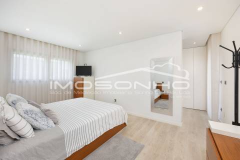 Moradia T4 Individual com Piscina