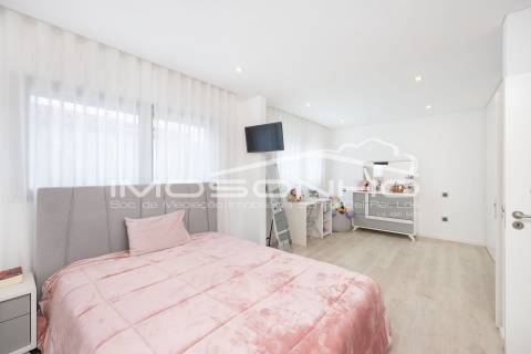 Moradia T4 Individual com Piscina