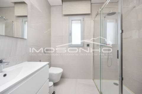 Moradia T4 Individual com Piscina