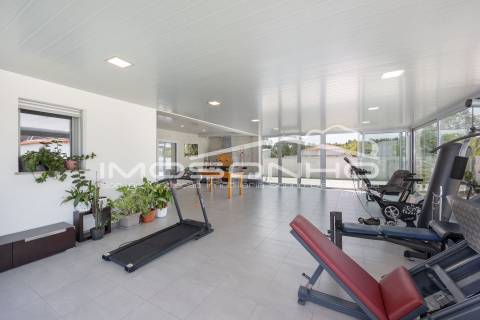 Moradia T4 Individual com Piscina