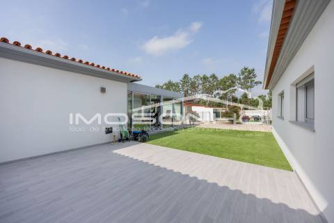 Moradia T4 Individual com Piscina