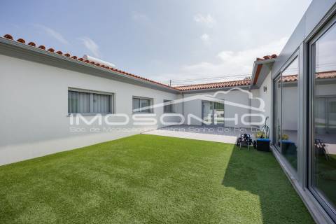 Moradia T4 Individual com Piscina