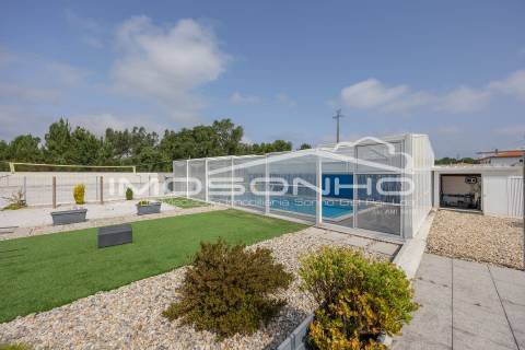 Moradia T4 Individual com Piscina