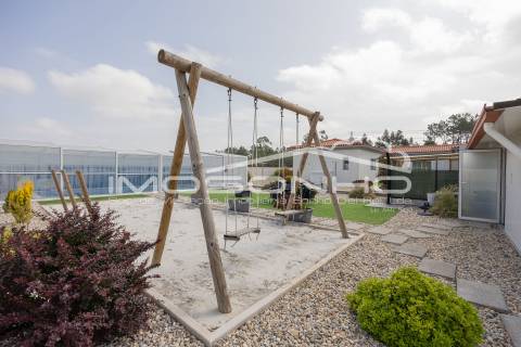 Moradia T4 Individual com Piscina