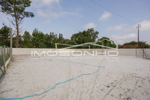 Moradia T4 Individual com Piscina