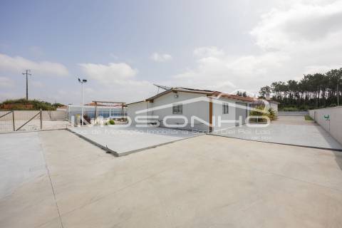 Moradia T4 Individual com Piscina