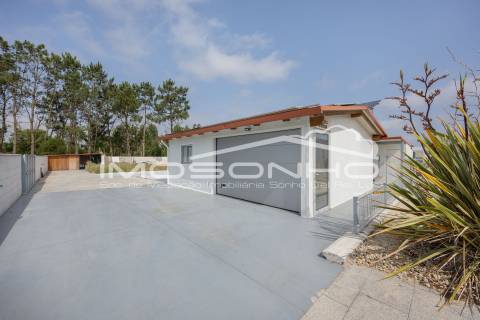 Moradia T4 Individual com Piscina