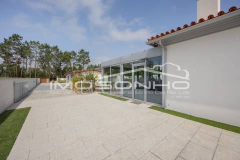 Moradia T4 Individual com Piscina