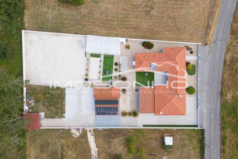 Moradia T4 Individual com Piscina