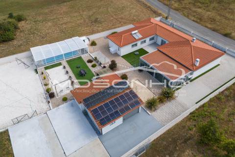 Moradia T4 Individual com Piscina