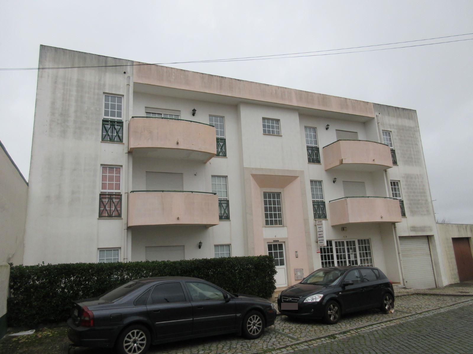 Apartamento T3 com garagem individual