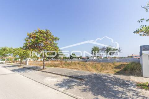 Lote de terreno para moradia isolada, com bons acessos para Leiria e centro da Marinha Grande
