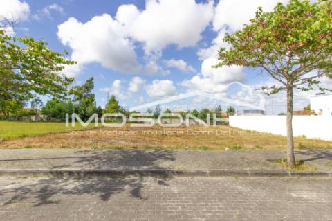 Lote de terreno para moradia isolada, com bons acessos para Leiria e centro da Marinha Grande