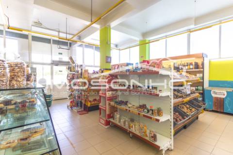 Cedência de empresa com atividade a funcionar como MERCADINHO