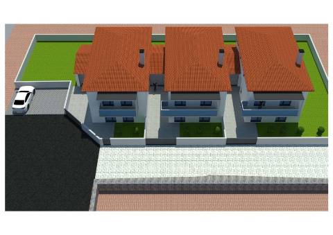 Moradia T4, geminada pela garagem