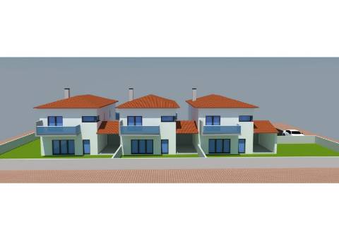 Moradia T4, geminada pela garagem