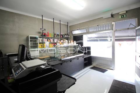 Churrasqueira Trespasse com atividade a funcionar