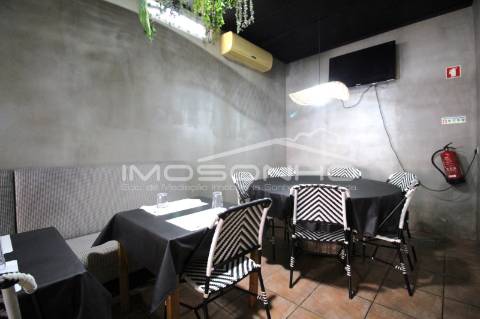 Churrasqueira Trespasse com atividade a funcionar