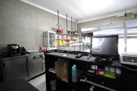 Churrasqueira Trespasse com atividade a funcionar