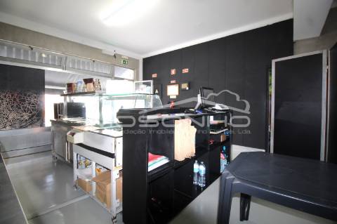 Churrasqueira Trespasse com atividade a funcionar