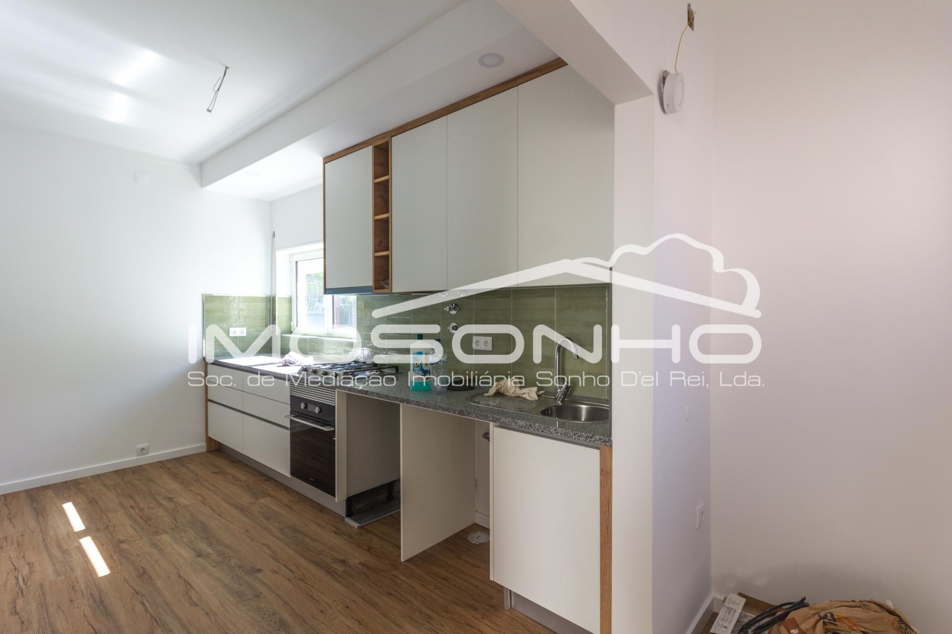 Apartamento T1 + 1, renovado no coração da Marinha Grande