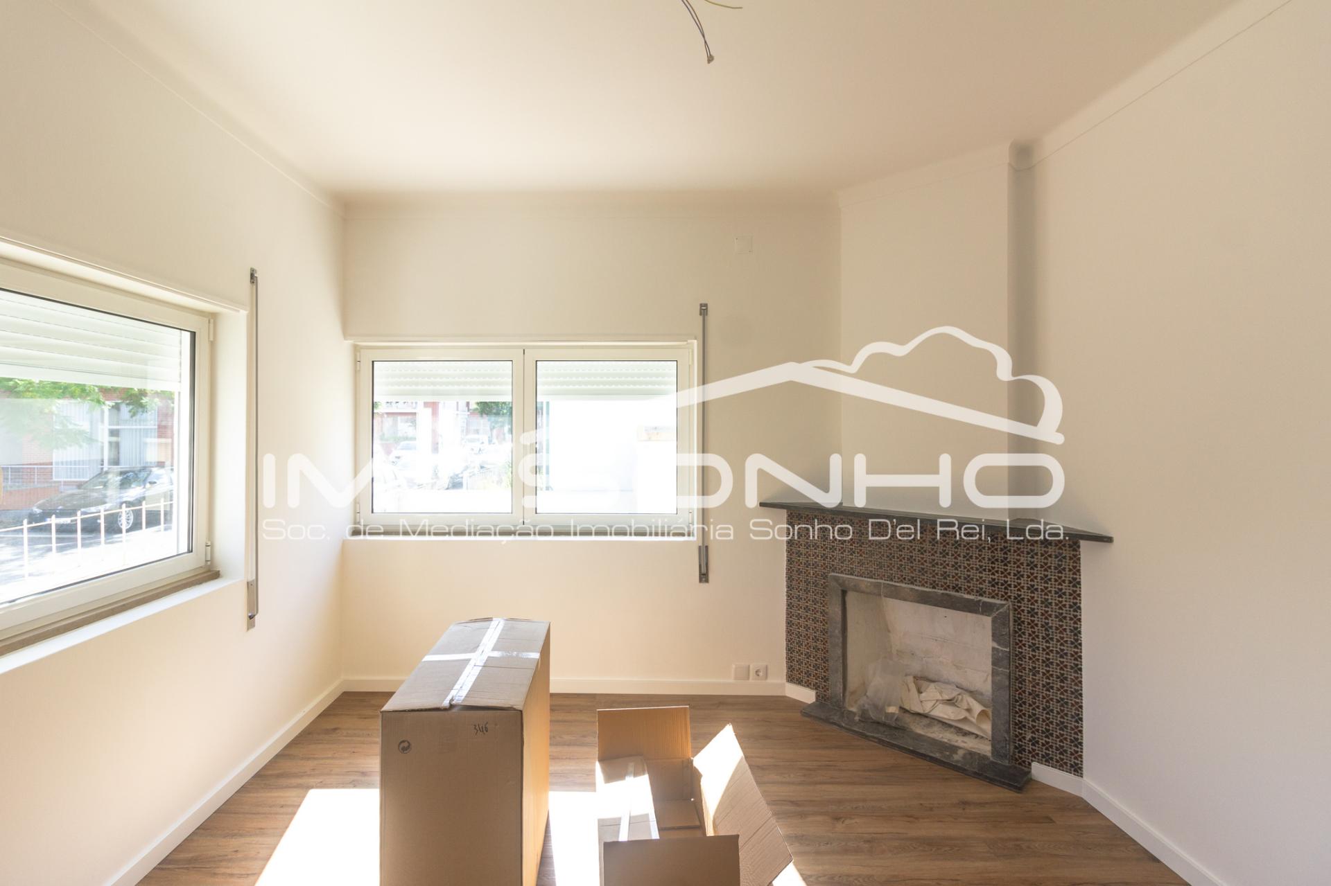 Apartamento T1 + 1, renovado no coração da Marinha Grande