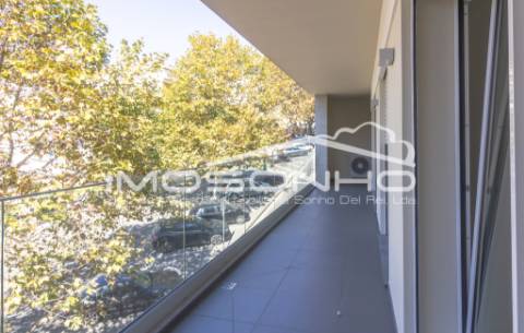 Apartamento T2, com garagem, na linda praia da Nazaré