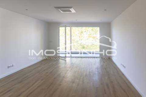 Apartamento T2, com garagem, na linda praia da Nazaré